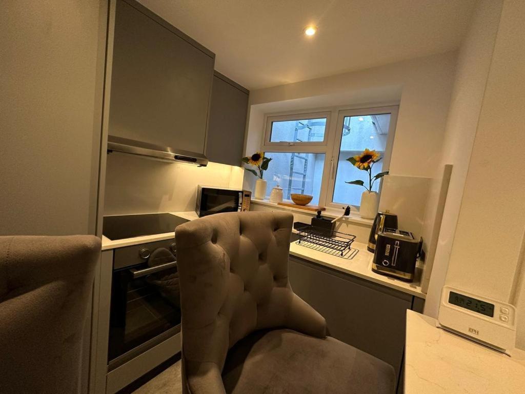 Two Bedroom House In Kilburn * Londres